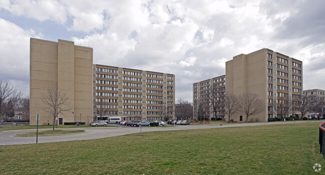 Primary Photo - River Park I Apartments