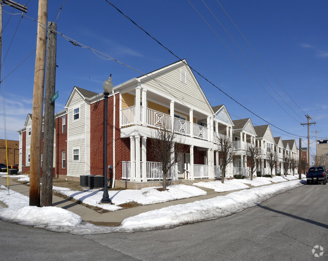 Howard Square - Howard Square Apartments