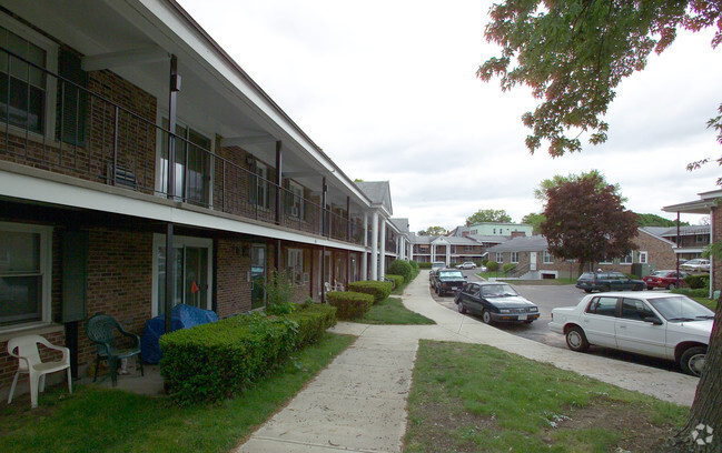 Building Photo - 48-86 Riverview Ter Rental