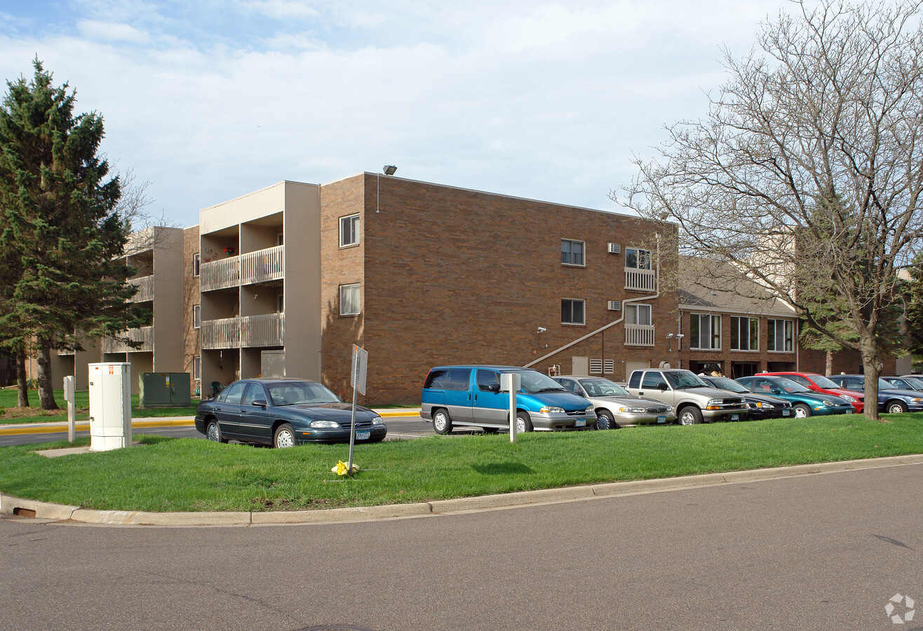 Washington Square Apartments - Washington Square Apartments