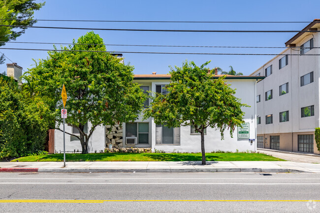 Building Photo - 12817 Moorpark St Rental