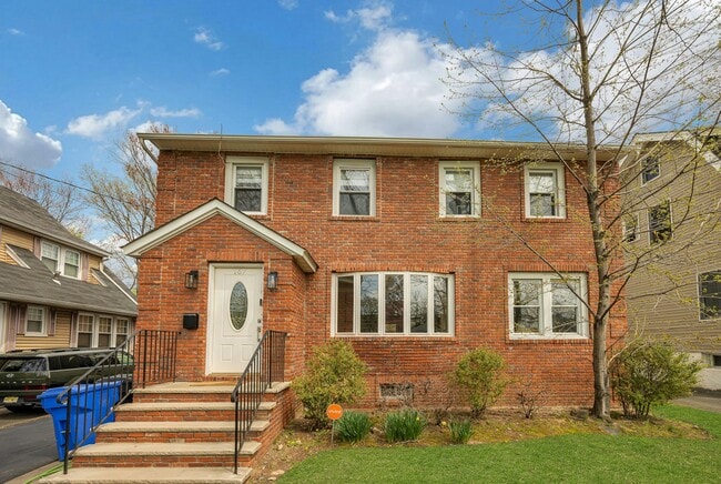 Building Photo - 167 Rockwood Pl