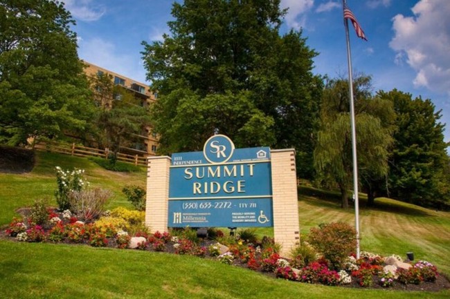 Summit Ridge sign - Summit Ridge Apartments