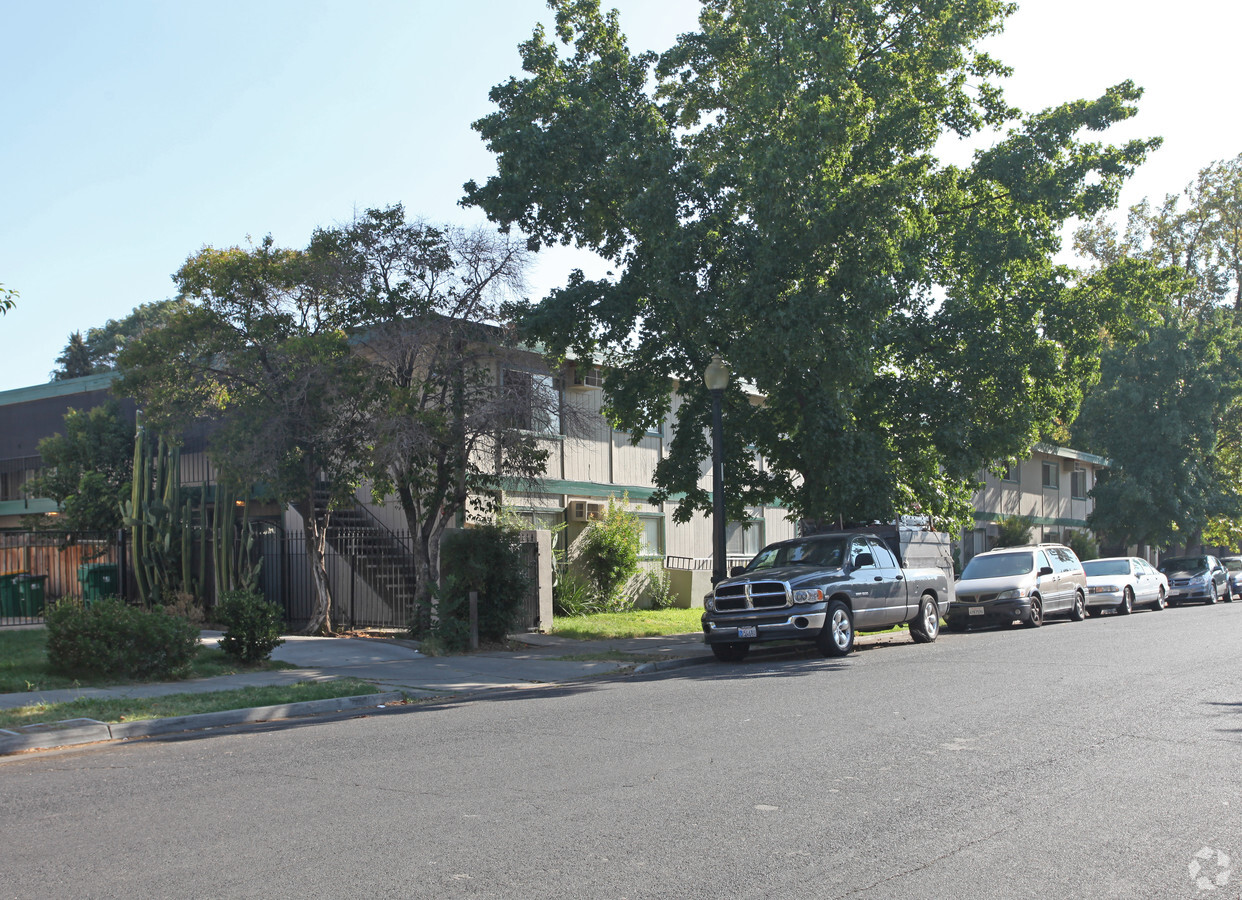 Photo - Claremont Manor Apartments