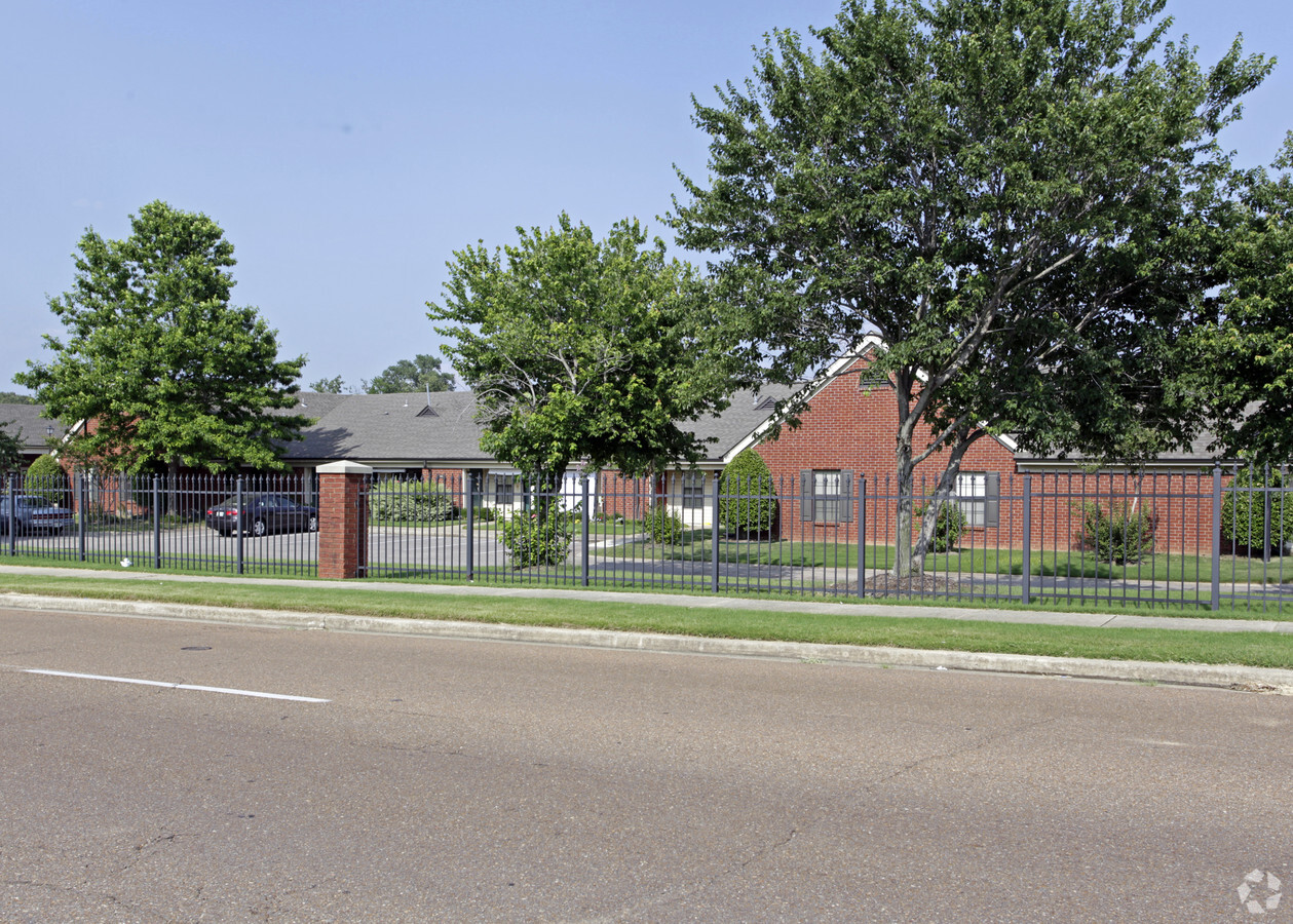 Bellevue Woods - Bellevue Woods Apartments