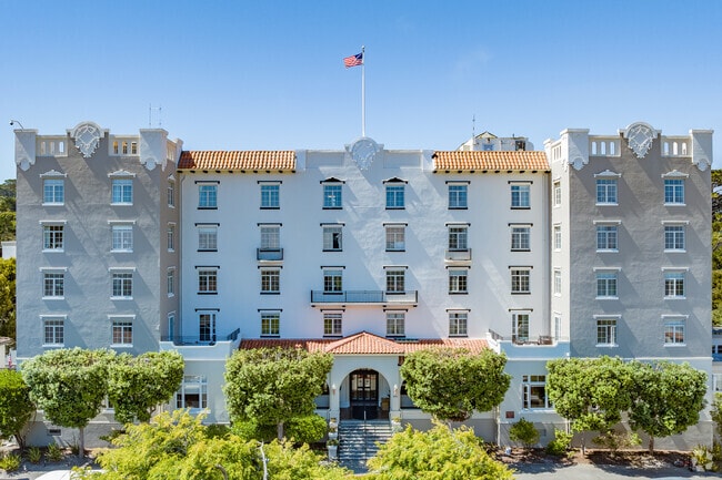 551 Gibson Ave Pacific Grove, CA 93950 - Pacific Grove Senior Living Apartments