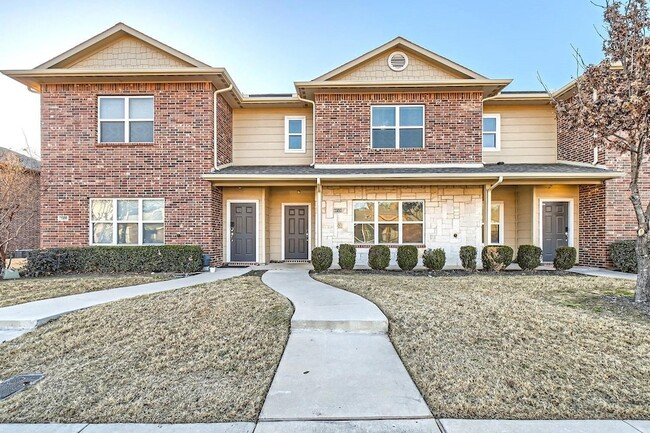 Photo - 1404 Lakecrest Ln Townhome