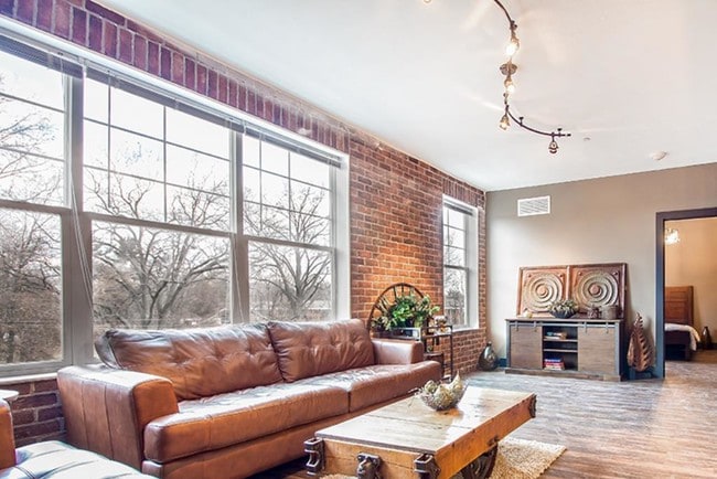 Building Photo - The Village at Town Center Rental