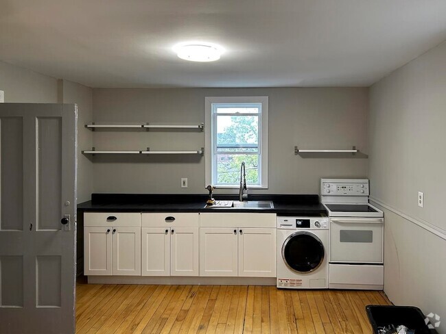 Building Photo - 119 N 7th Ave W Rental