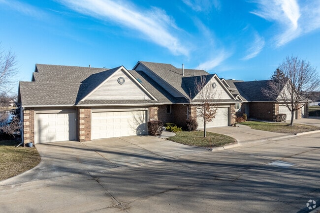 Building Photo - Legacy Pointe of Waukee