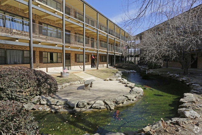 Building Photo - Maple Gardens