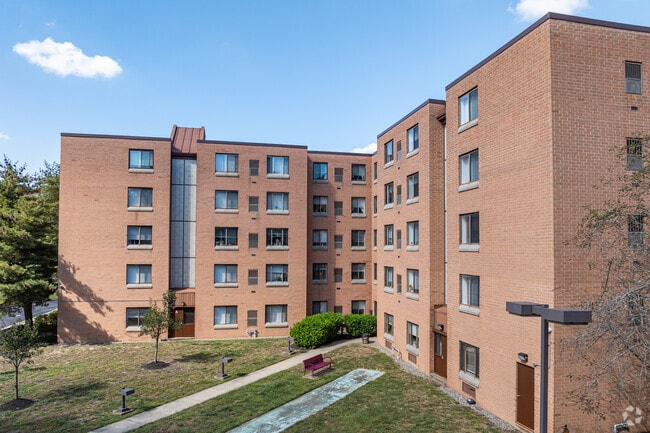 Building Photo - Highland Plaza