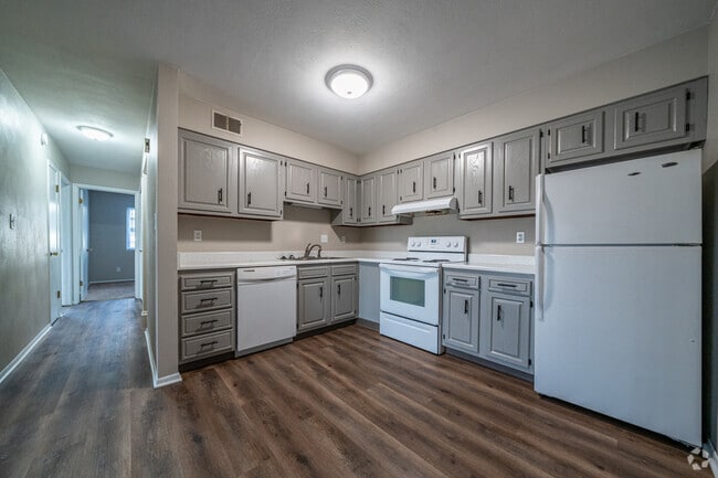 2BR, 1BA - 900SF - Kitchen - 504 S Sweetbriar Dr Apartments