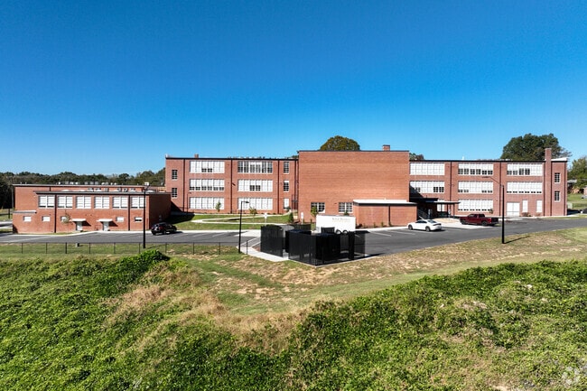 Building Photo - Dillard School