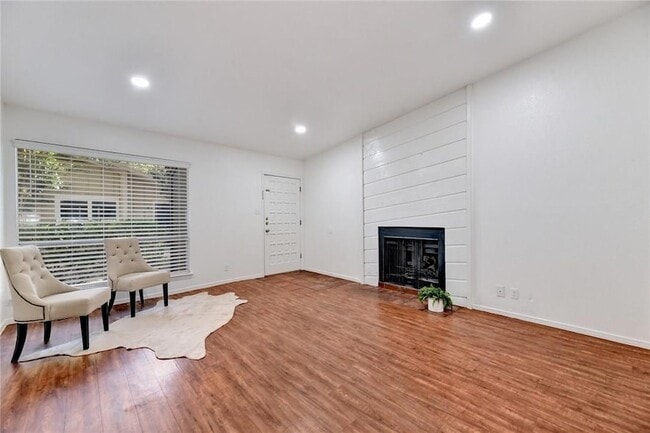 Photo - 11904 Broad Oaks Dr Unit A Apartment