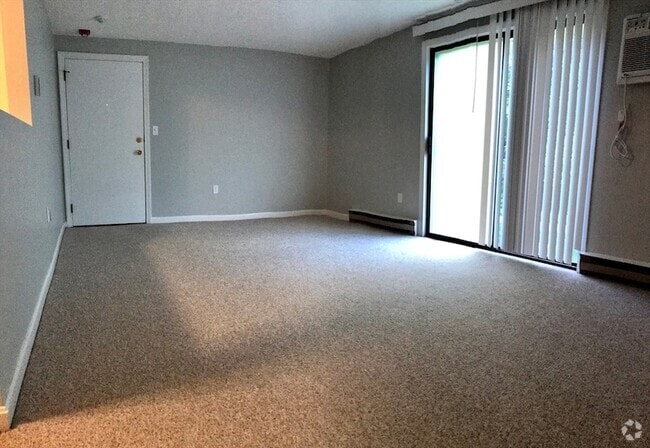 Building Photo - 384 Great Rd Rental