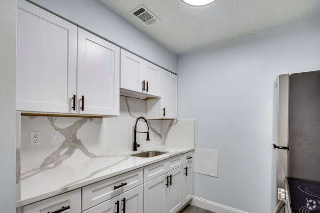 Building Photo - Elmwood Lofts
