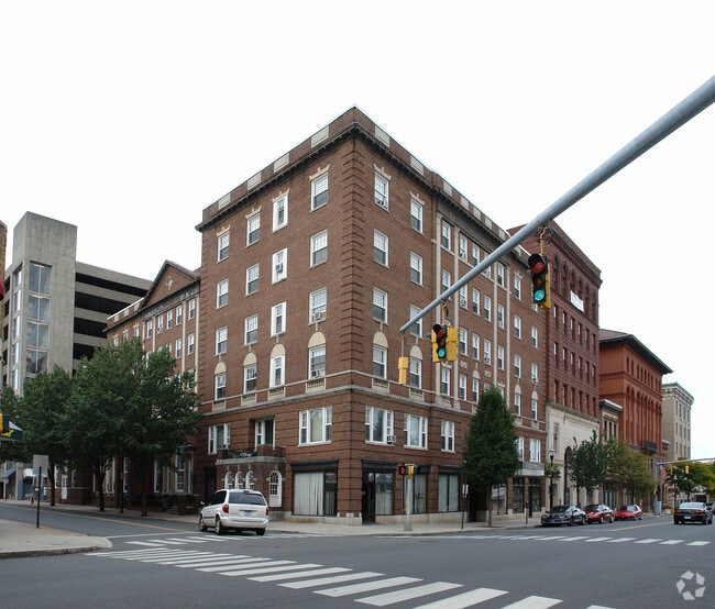 Building Photo - Burritt House Rental