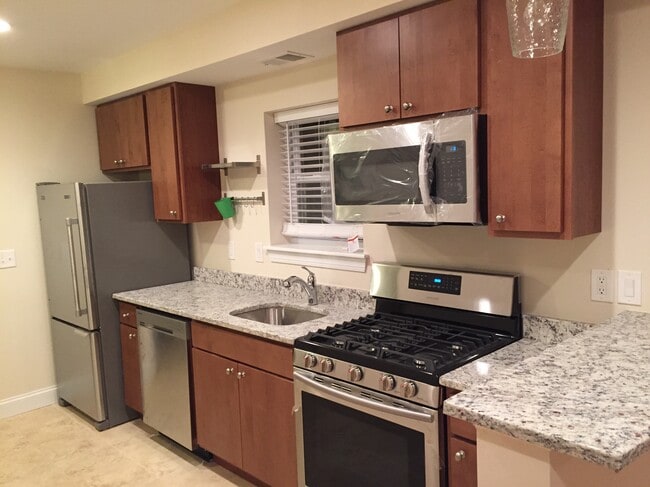 Building Photo - Naylor Rd Apts