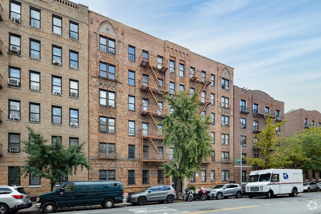 Building Photo - 121 Seaman Ave Rental