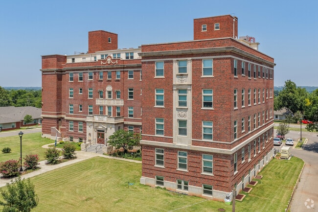 Building Photo - Villas of Benedictine