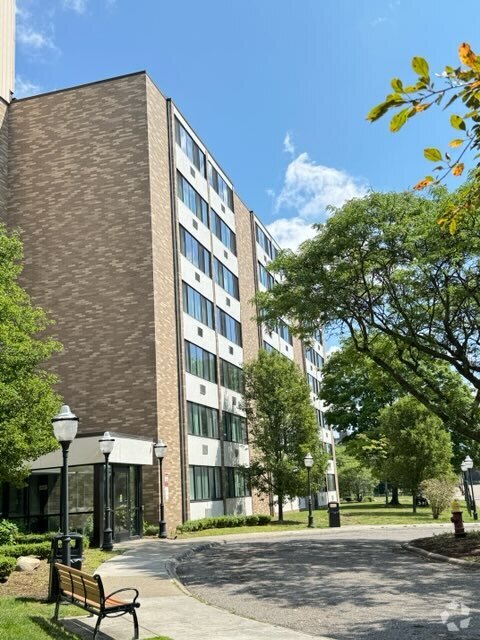 Building Photo - Elmwood Tower Rental