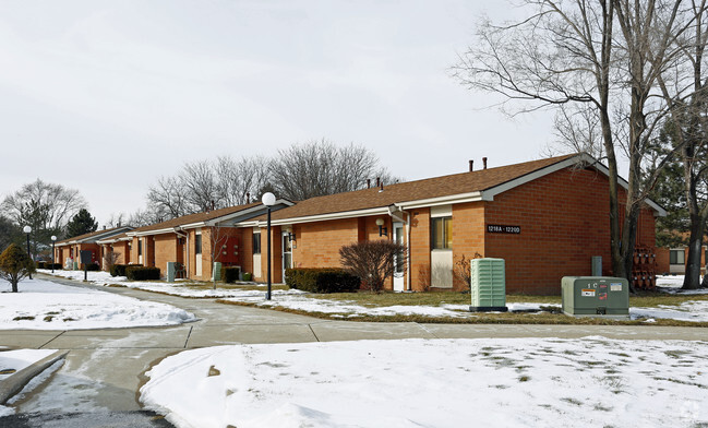 Photo - Charles Crest Apartments