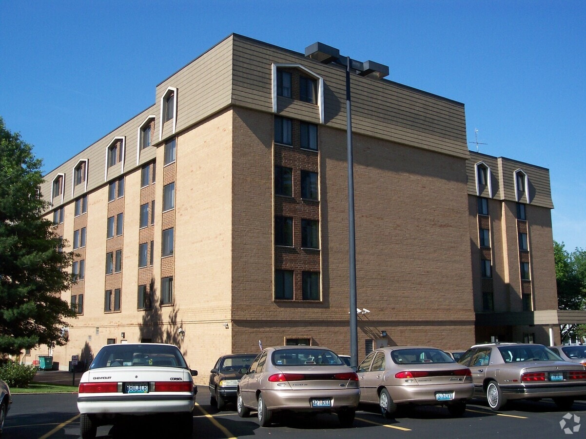 View from the southwest - Kirkwood House Apartments