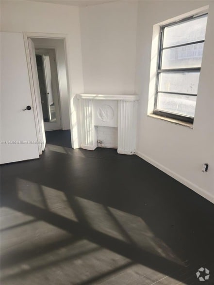 Building Photo - 8918 Collins Ave Rental