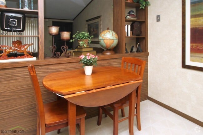 Dining Room - Oakwood Park Apartments