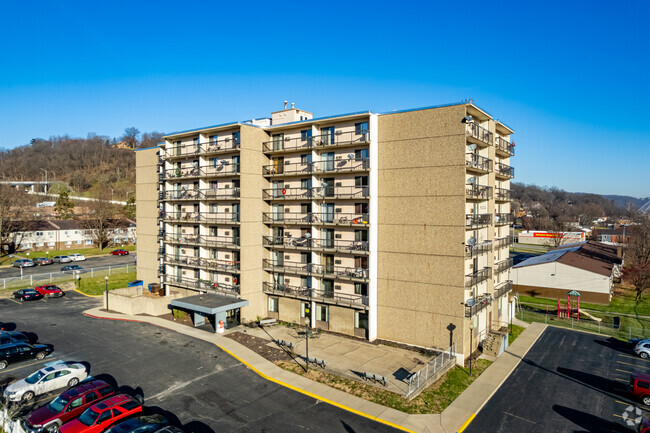 Building Photo - Gaylord Tower Rental