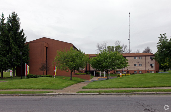 Primary Photo - Arlington by the Lake Rental