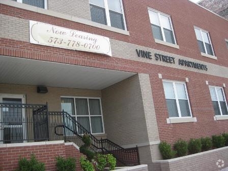 Primary Photo - Vine Street Apartments