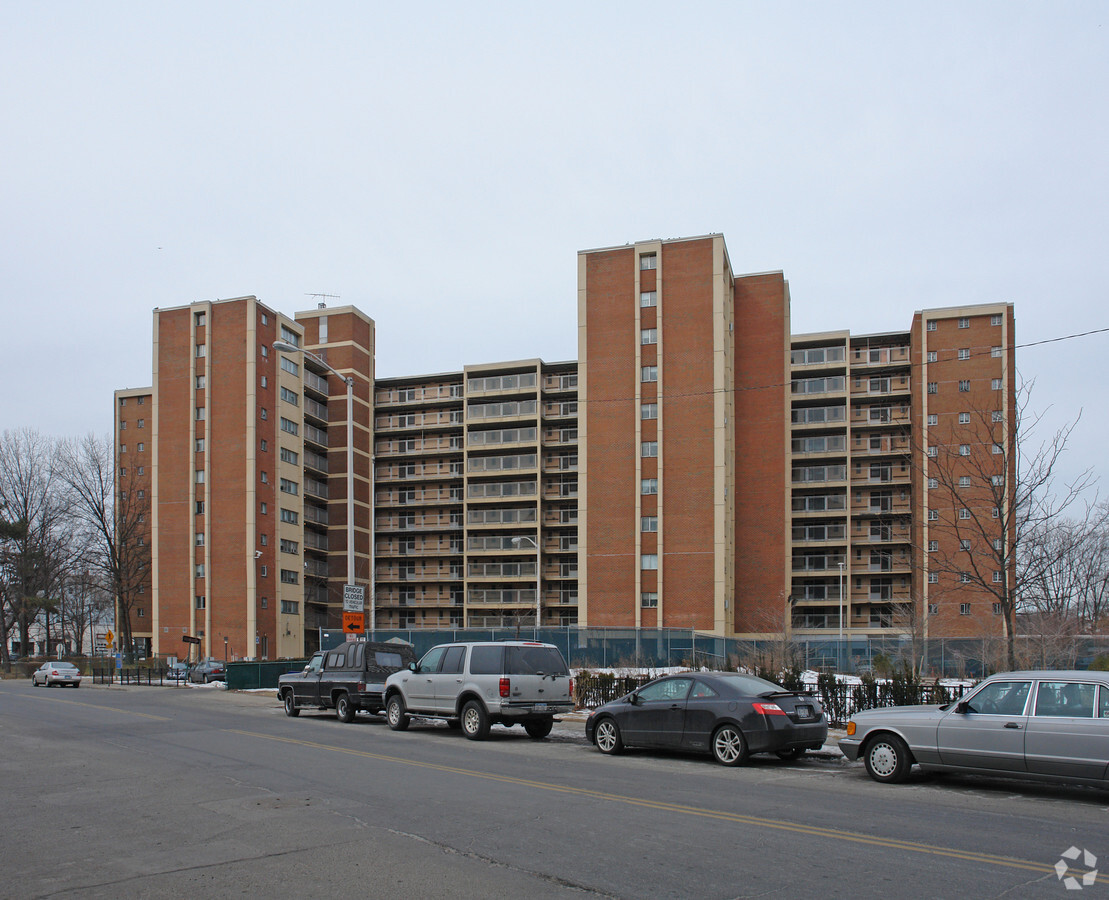 Stamford Manor - Stamford Manor Apartments