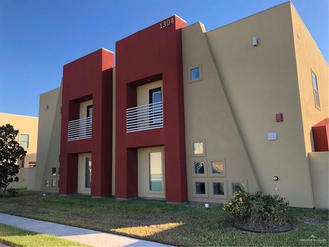 Photo - 1304 E Daffodil Ave Townhome