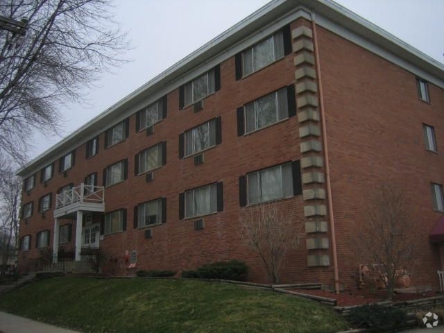 Building Photo - Colonial Manor Apartments