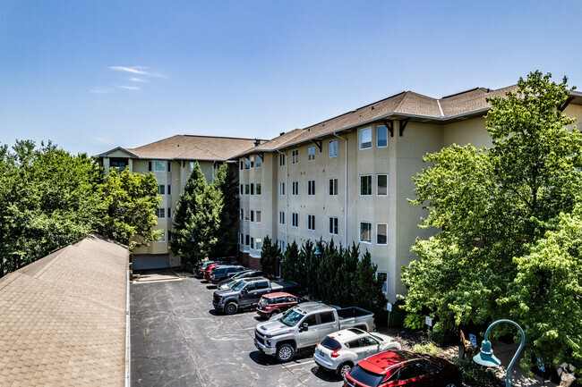 Building Photo - Claridge Court Rental