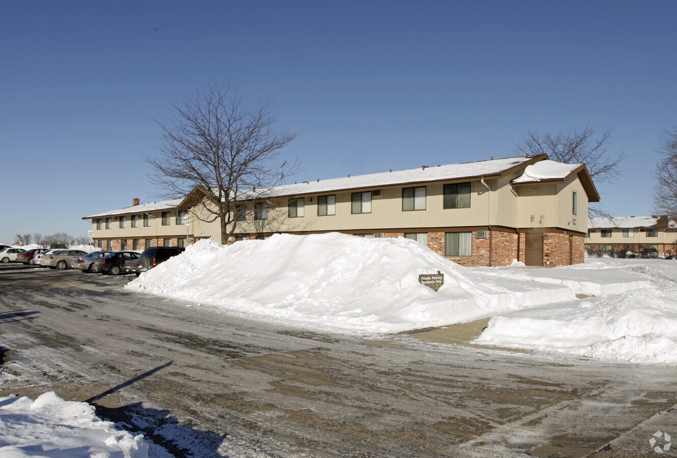 Kenosha Gardens Apartments Kenosha, Wisconsin 1 unit available