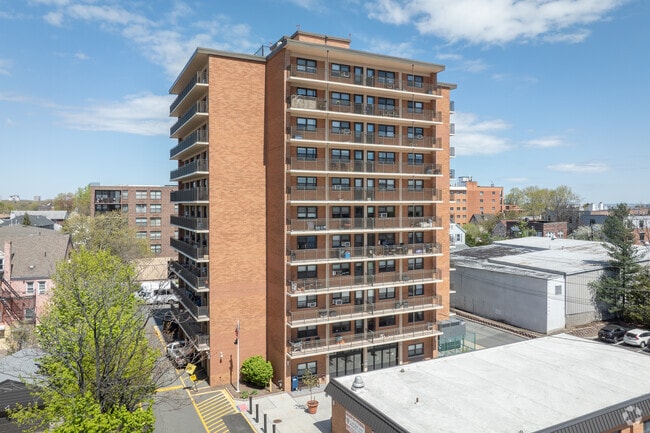 Building Photo - 550 Gorge Rd