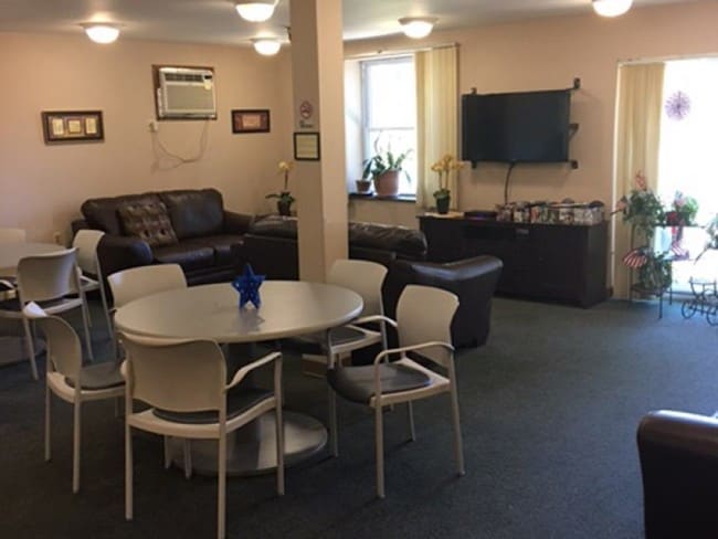 Photo - Oakview Manor Apartments