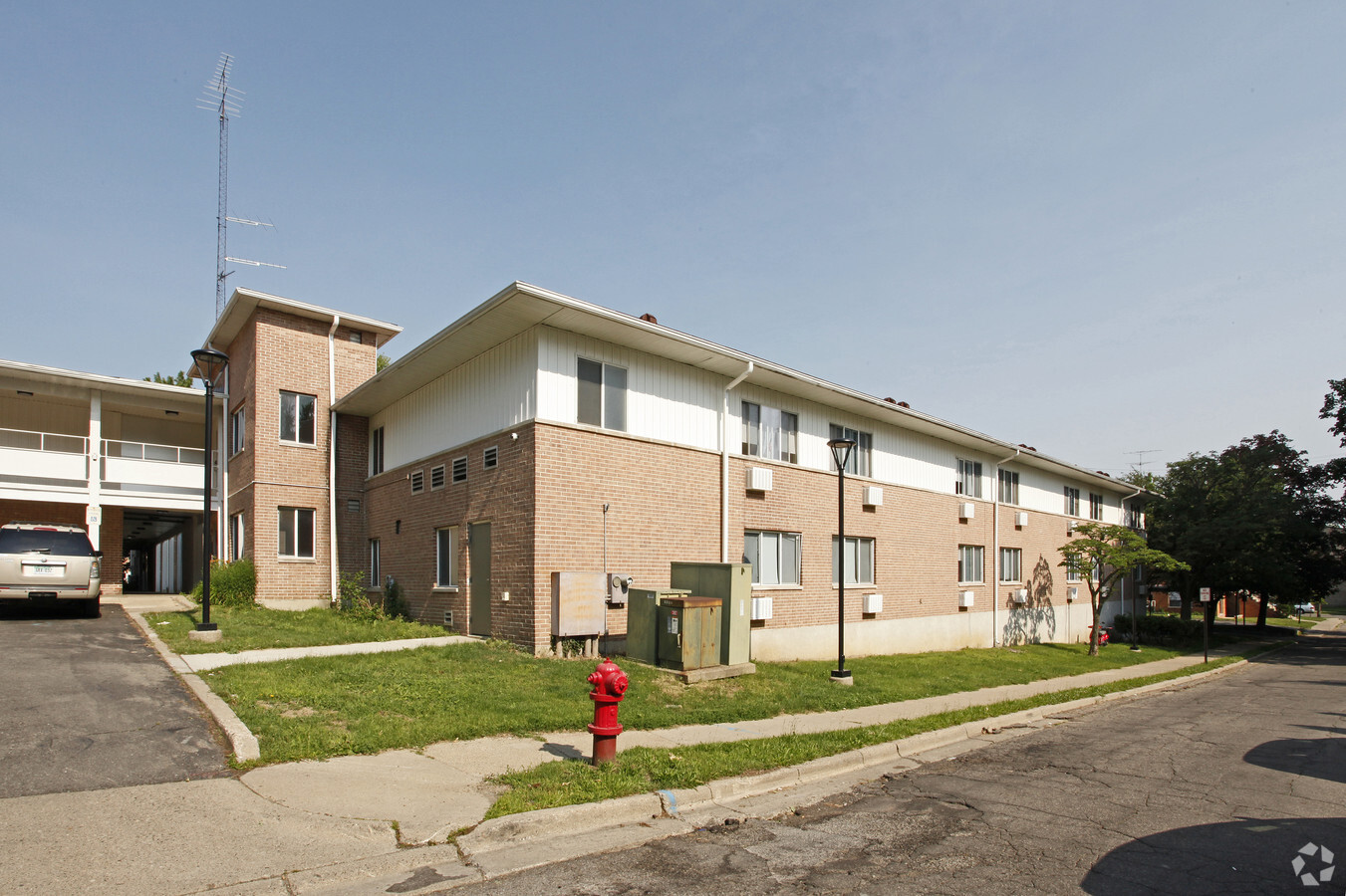 Reed Manor - Reed Manor Apartments