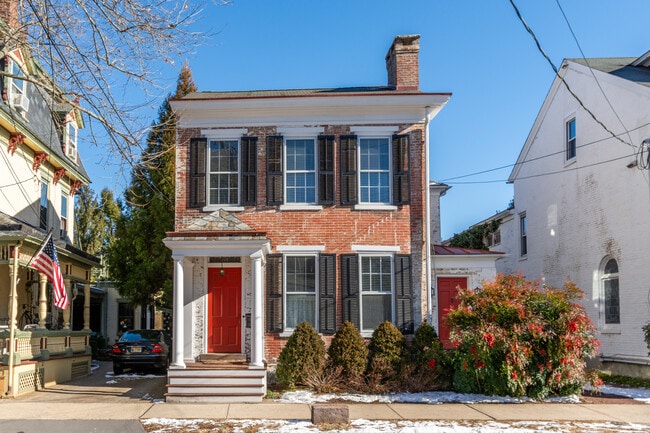 Building Photo - 118 N Union St Rental