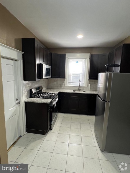 Building Photo - 5215 Spruce St Rental