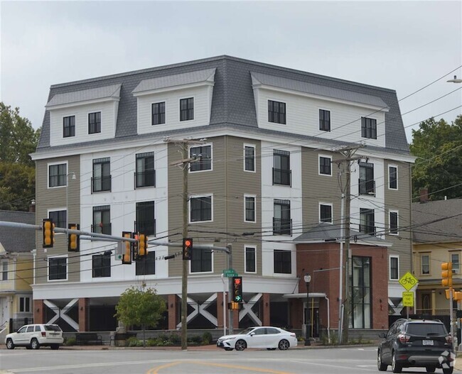 Building Photo - 2 Silver St Rental