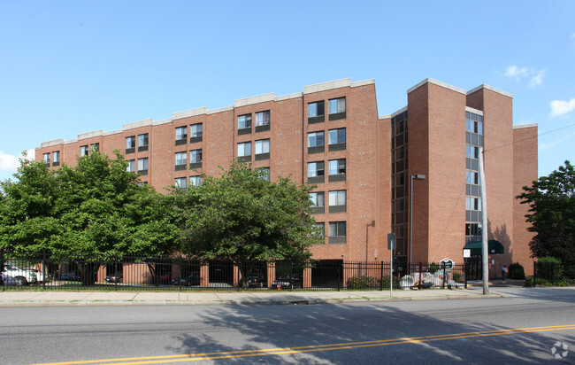 Primary Photo - Huntington Towers Rental