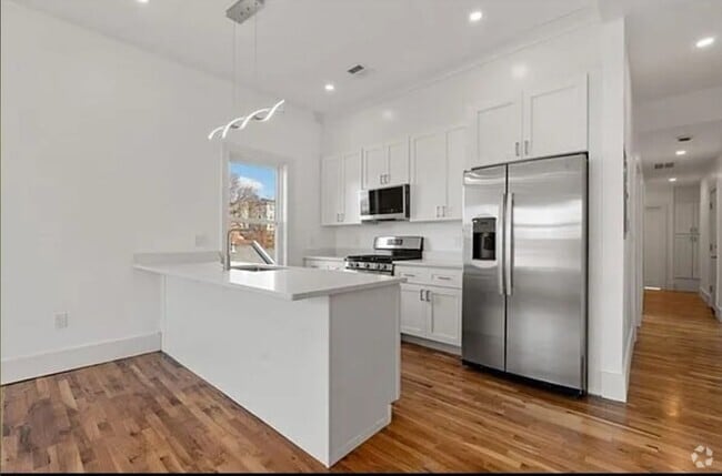 Building Photo - 120 Regent St Rental