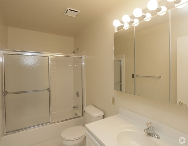 Southwood Luxury Apartments Amityville, New York 8 units available