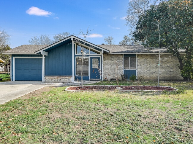 Building Photo - 227 Shin Oak Dr Rental
