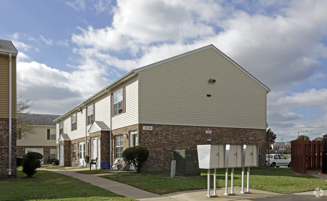 Primary Photo - Paula Maria Village Apartments