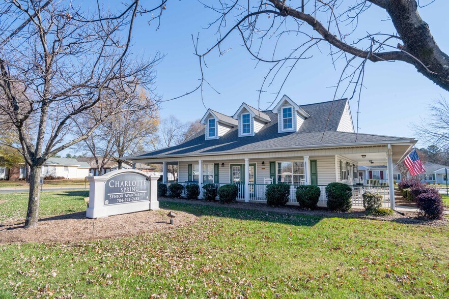 Charlotte Spring - Charlotte, NC | After55